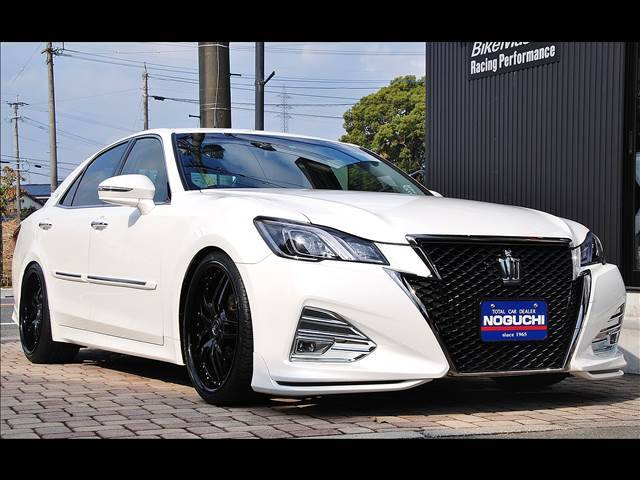 Toyota crown атлет