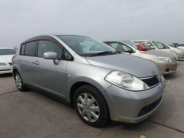 Nissan tiida 2004