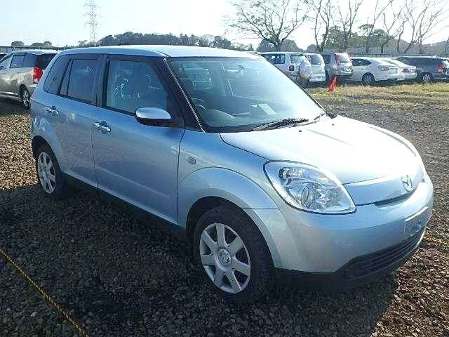 Mazda verisa 2005