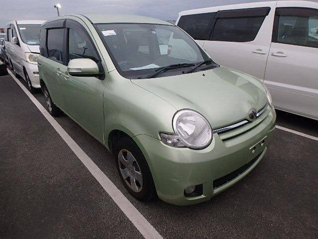 Toyota sienta 2010