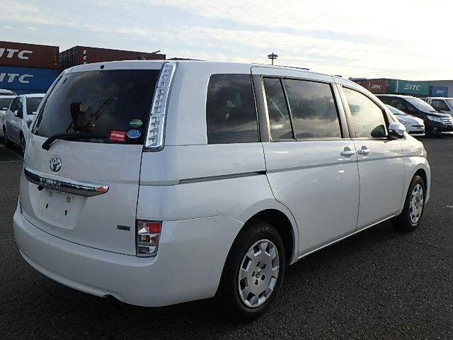 Toyota isis 2015