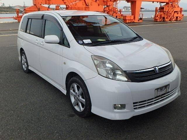 Toyota isis 2005