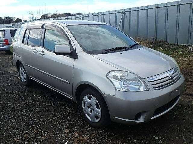 Toyota raum 2006