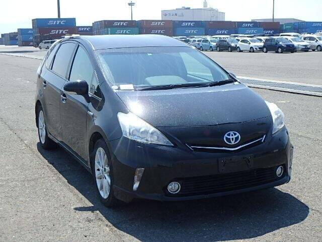 Toyota prius alpha 2011
