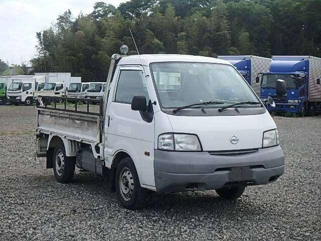 Nissan vanette van truck