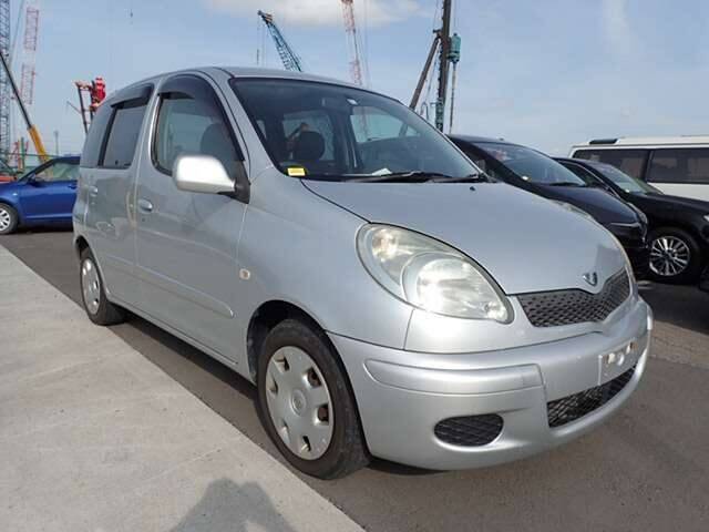 Toyota funcargo 2004