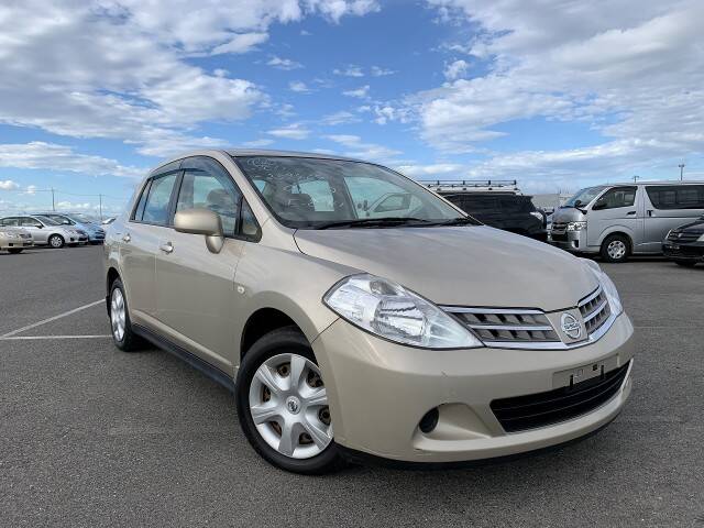 Nissan tiida latio 2010