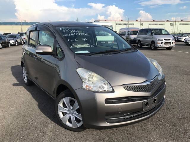 Toyota ractis 2009