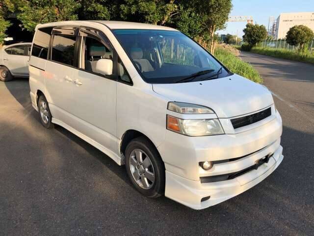 Toyota voxy 2004
