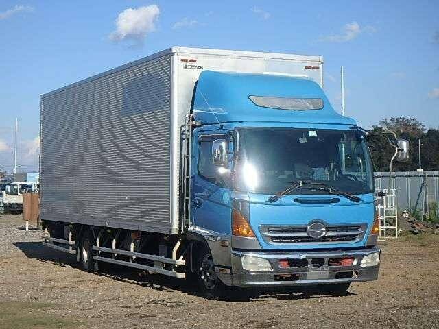 Автомобиль hino ranger