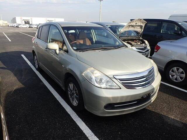 Nissan tiida axis