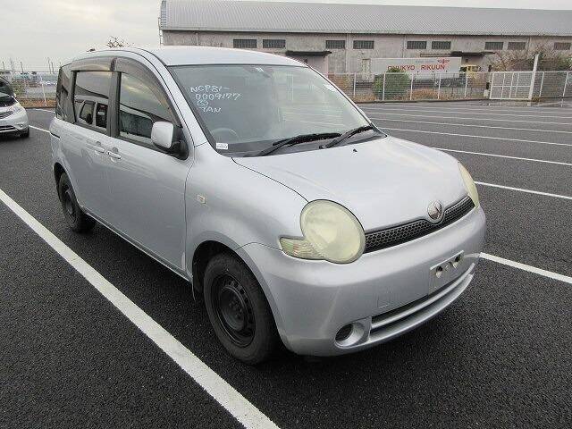 Toyota sienta 2003