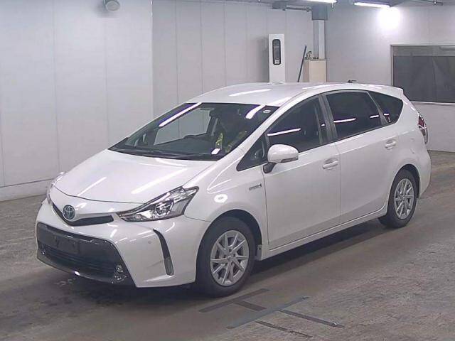 Prius Alpha 2015 салон