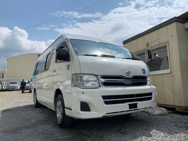 2012 hiace commuter for sale
