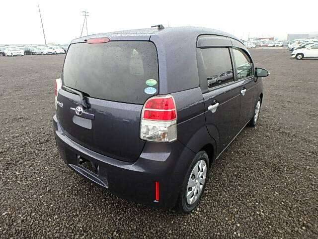 Toyota spade 2013