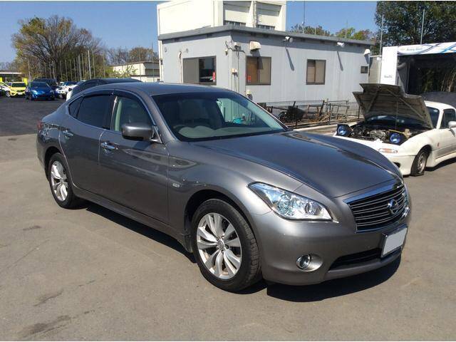 Nissan fuga 2012