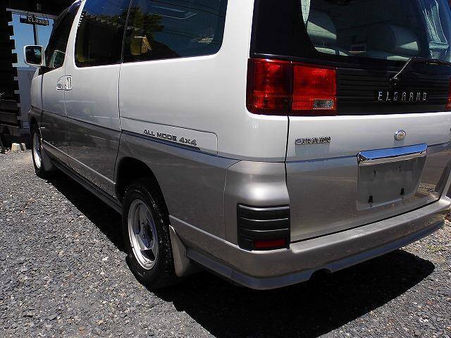 Nissan caravan elgrand минивэн