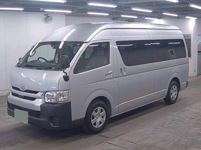2019 toyota hiace commuter