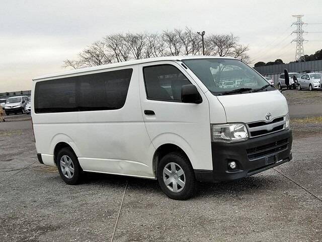 2011 toyota hiace van