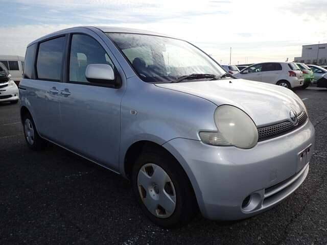 Toyota sienta 2004