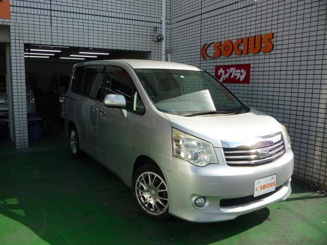 Noah toyota 2011