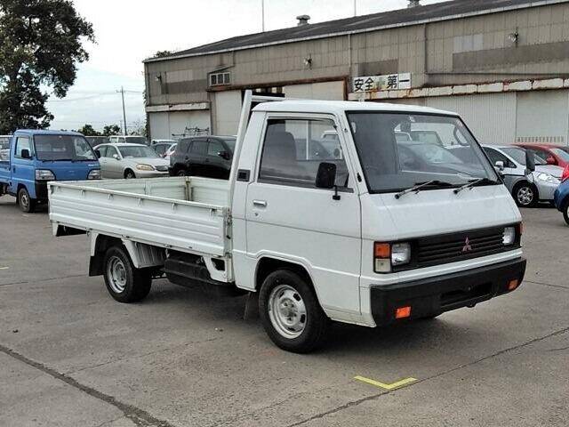 Mitsubishi delica truck