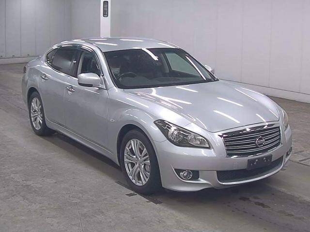 Nissan fuga 4wd
