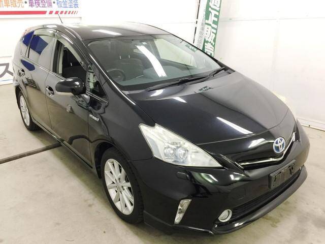 Toyota prius alpha 2012