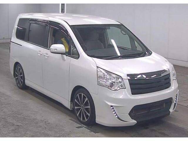 Toyota noah 2012