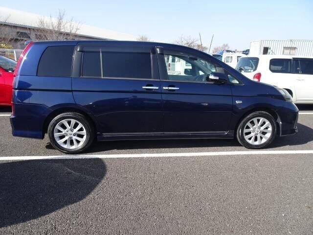 Toyota isis 2008