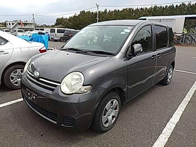 Toyota sienta 2012