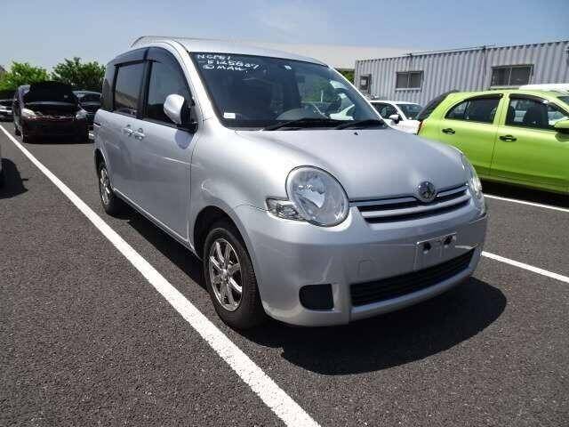 Toyota sienta 2010