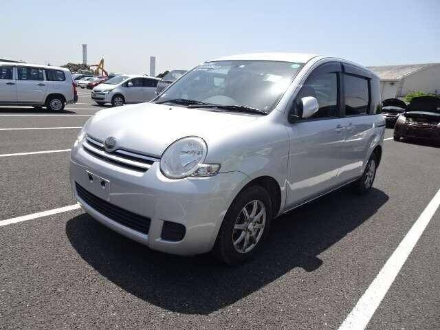 Toyota sienta 2010