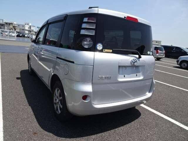 Toyota sienta 2010
