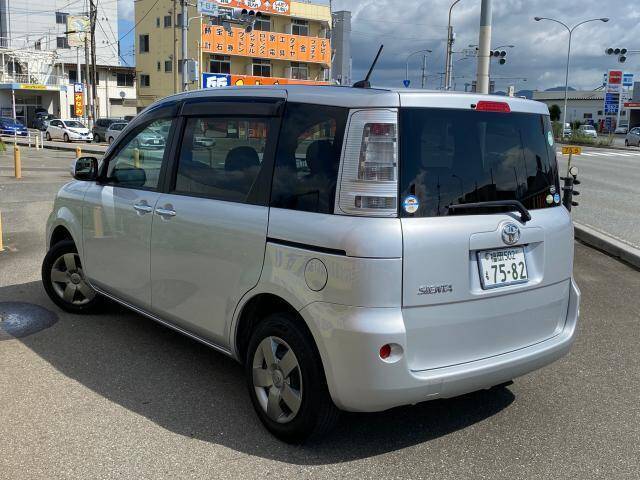 Toyota sienta 2010