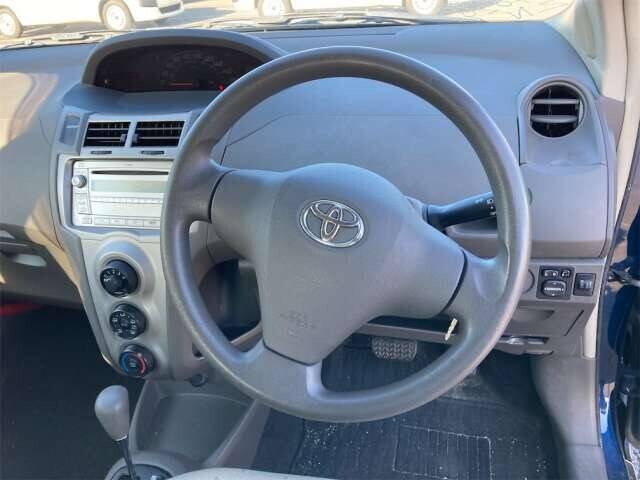Toyota Vitz 2000 салон