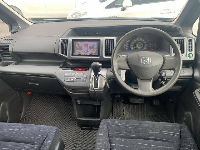 Honda stepwgn магнитола. Honda Stepwgn 2006 года. Хонда Степвагон 2006 салон. Хонда Stepwgn 2000 салон. Хонда Степвагон 2021.