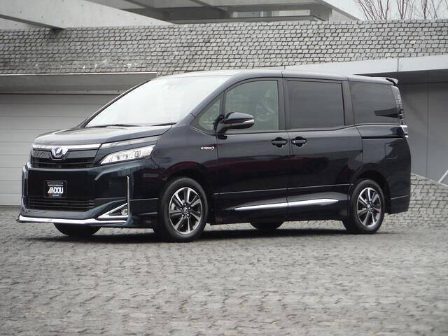 Toyota Voxy 2021