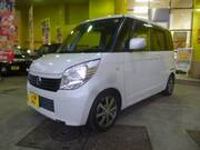 2011 NISSAN ROOX