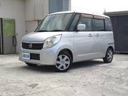 2010 NISSAN ROOX