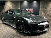 2017 NISSAN GT-R