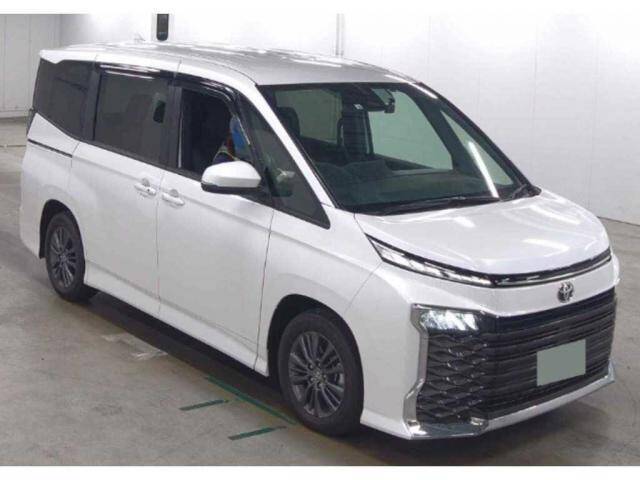 2022 TOYOTA VOXY | Ref No.0120906602 | Used Cars for Sale