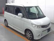 2012 NISSAN ROOX
