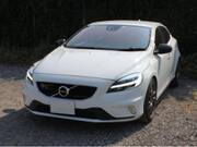 2017 VOLVO V40