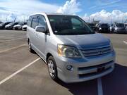 2004 TOYOTA NOAH X