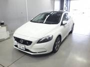 2013 VOLVO V40