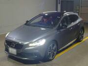 2018 VOLVO V40