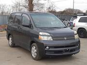 2004 TOYOTA VOXY