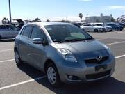 2009 TOYOTA VITZ F