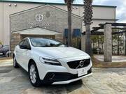 2017 VOLVO V40